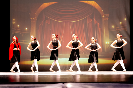 Zvezde Postojna KO SANJE POSTANEJO PLES foto V. Leban